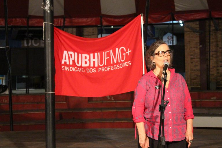 03/05/19 - Atividade Cultural Prosa, Café, Poesia e Resistência