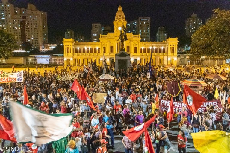 30/05-19 - 30M: APUBH no ato em defesa da Educação